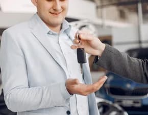 A happy customer shaking hands with a mechanic